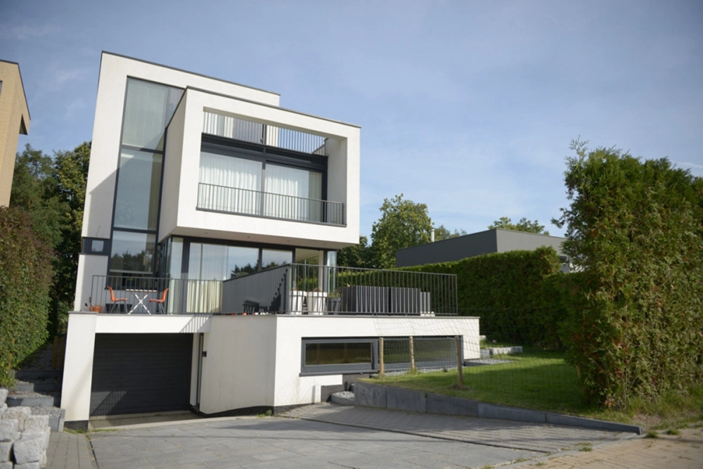 Onderhoud aluminium kozijnen: zo blijven ze decennia mooi